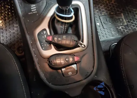 2016 Jeep Cherokee Latitude z USA, uszkodzony, nr VIN 1C4PJMCS5GW282899